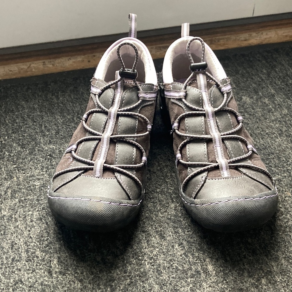 Women's Synergy Bungee Lace-Up Sporty Sneakers